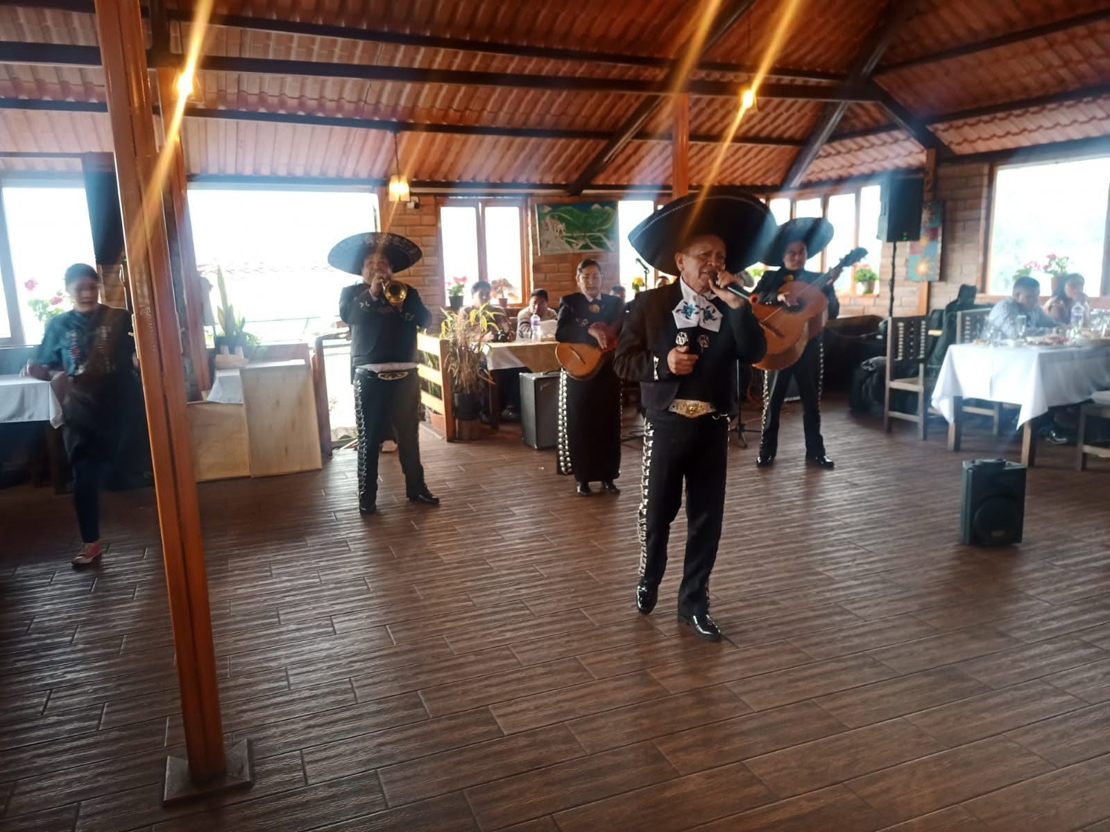 Mariachis en Cayambe para serenatas y eventos